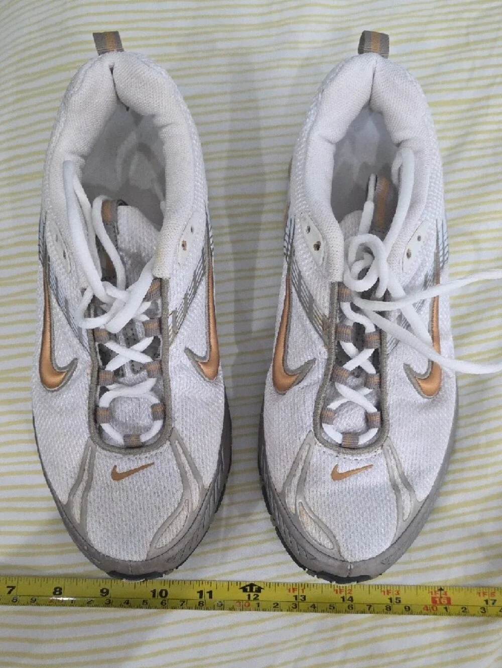 Nike Women’s White and Metallic Gold Athletic Sneakers 7.5 Used Very Good - Picture 3 of 9